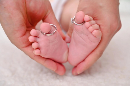 广州供卵包男孩宝宝脸上长黑点